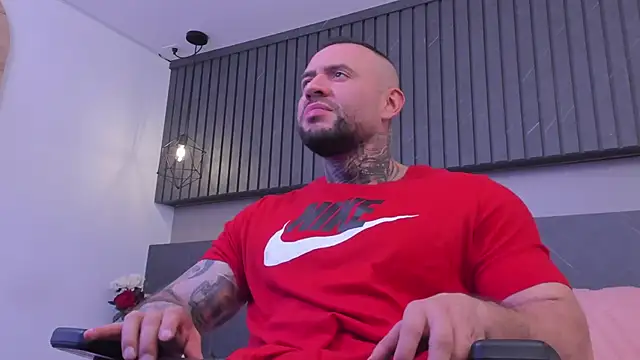 Snapshot of BruceDallas chatting on 12/01/24, 09:04 BruceDallas online show from 12/01/24, 09:04