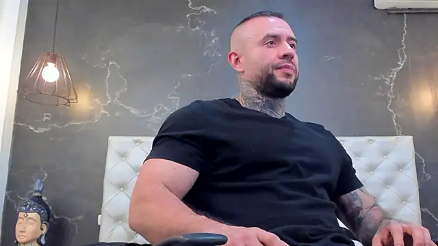 Snapshot of BruceDallas chatting on 12/08/24, 03:10 BruceDallas online show from 12/08/24, 03:10