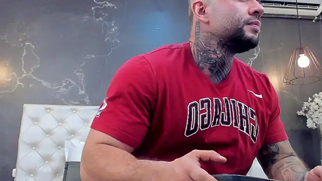 Snapshot of BruceDallas chatting on 12/25/24, 09:00 BruceDallas online show from 12/25/24, 09:00