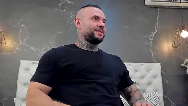 Snapshot of BruceDallas chatting on 01/02/25, 10:22 BruceDallas online show from 01/02/25, 10:22