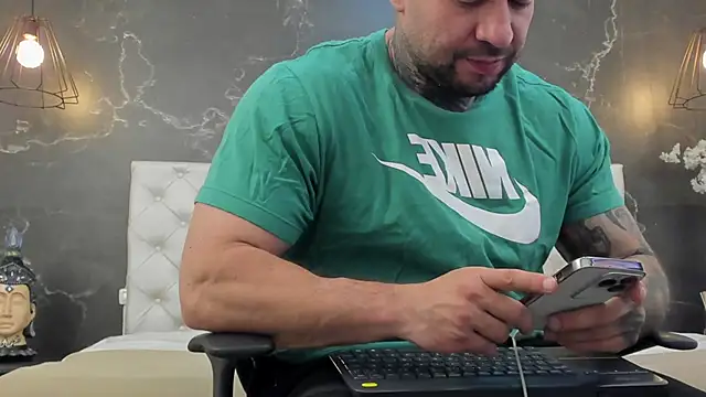 Snapshot of BruceDallas chatting on 01/30/25, 11:02 BruceDallas online show from 01/30/25, 11:02