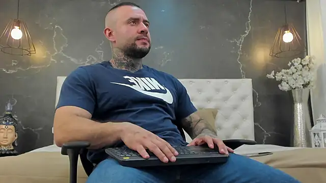 Snapshot of BruceDallas chatting on 02/01/25, 11:58 BruceDallas online show from 02/01/25, 11:58