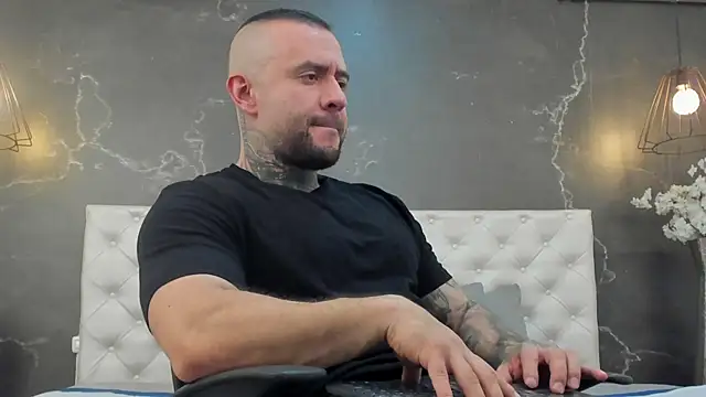 Snapshot of BruceDallas chatting on 02/13/25, 12:35 BruceDallas online show from 02/13/25, 12:35