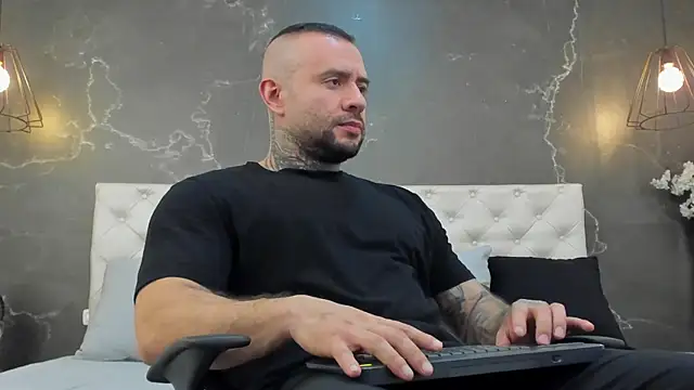 Snapshot of BruceDallas chatting on 02/23/25, 01:57 BruceDallas online show from 02/23/25, 01:57