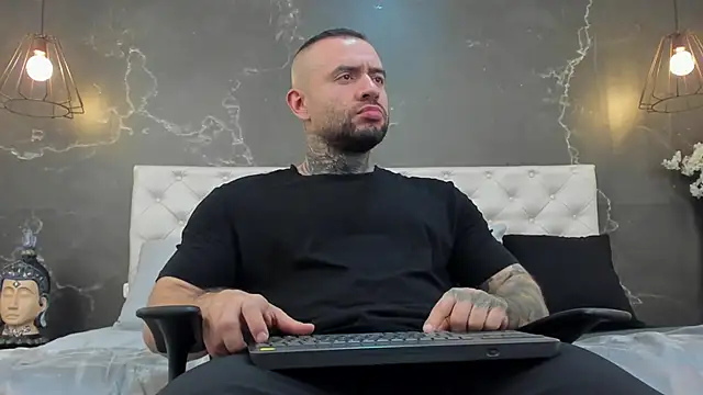 Snapshot of BruceDallas chatting on 02/23/25, 05:01 BruceDallas online show from 02/23/25, 05:01