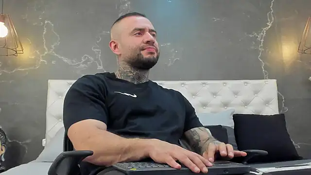 Snapshot of BruceDallas chatting on 02/23/25, 10:31 BruceDallas online show from 02/23/25, 10:31