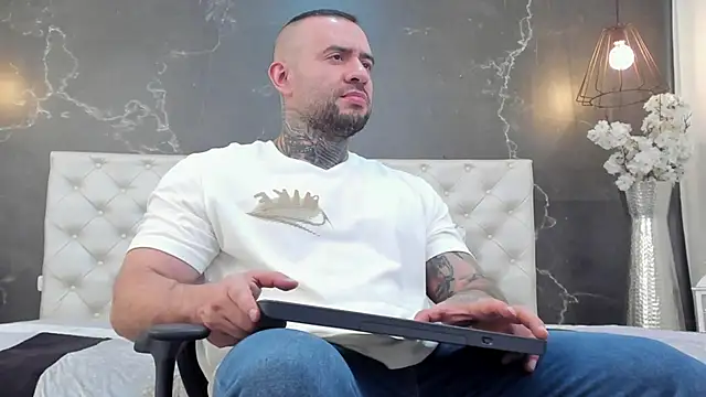 Snapshot of BruceDallas chatting on 03/20/25, 11:23 BruceDallas online show from 03/20/25, 11:23