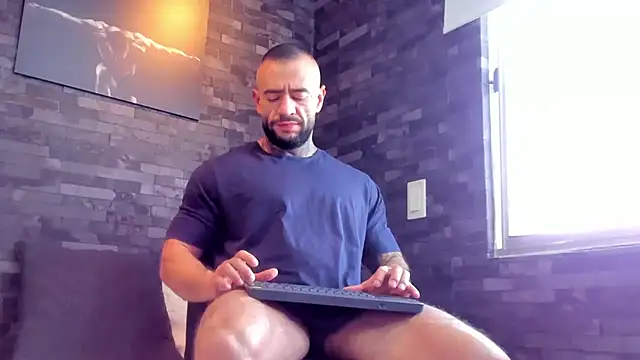 Snapshot of BruceDallas chatting on 09/20/25, 05:58 BruceDallas online show from 09/20/25, 05:58