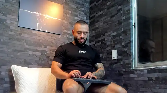 Snapshot of BruceDallas chatting on 10/12/25, 11:26 BruceDallas online show from 10/12/25, 11:26