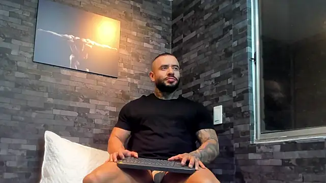 Snapshot of BruceDallas chatting on 12/02/25, 12:05 BruceDallas online show from 12/02/25, 12:05