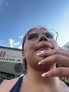 Chloemercury online show from 12/17/25, 09:32