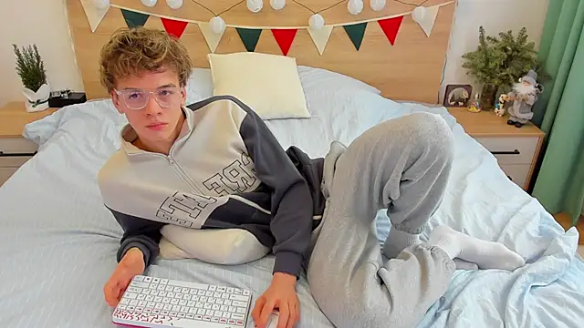 Fandi 777 online show from 01/15/25, 08:51