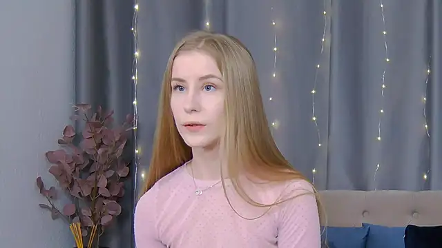 Snapshot of VioletiSwone chatting on 02/16/25, 11:59 VioletiSwone online show from 02/16/25, 11:59