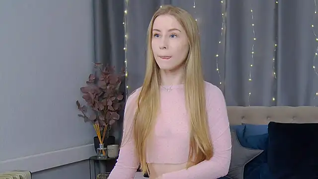 Snapshot of VioletiSwone chatting on 02/26/25, 05:20 VioletiSwone online show from 02/26/25, 05:20