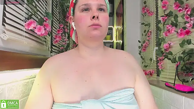 Snapshot of Candys_booty chatting on 05/14/26, 11:00 Candys booty online show from 05/14/26, 11:00