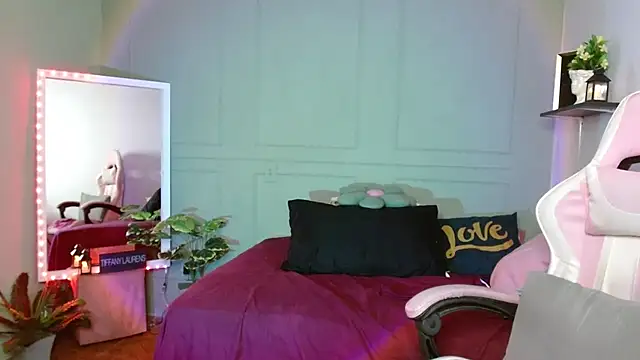 Snapshot of tiffany_laurens chatting on 12/08/24, 12:19 tiffany laurens online show from 12/08/24, 12:19