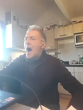 Snapshot of 60philippe chatting on 01/13/25, 12:35 60philippe online show from 01/13/25, 12:35