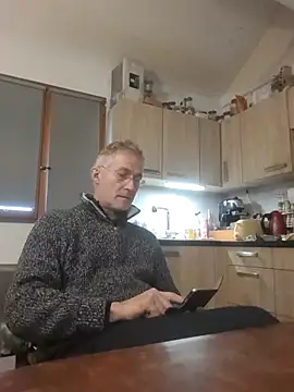 Snapshot of 60philippe chatting on 01/30/25, 03:19 60philippe online show from 01/30/25, 03:19