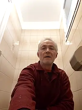 Snapshot of 60philippe chatting on 10/28/25, 08:07 60philippe online show from 10/28/25, 08:07