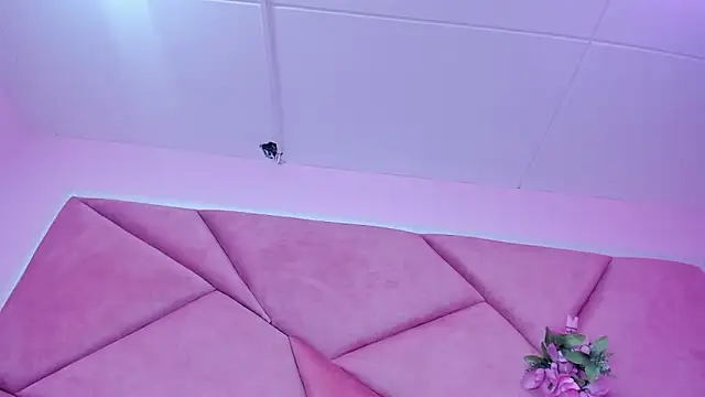 Snapshot of LilithCooperr_ chatting on 12/13/24, 12:53 LilithCooperr online show from 12/13/24, 12:53