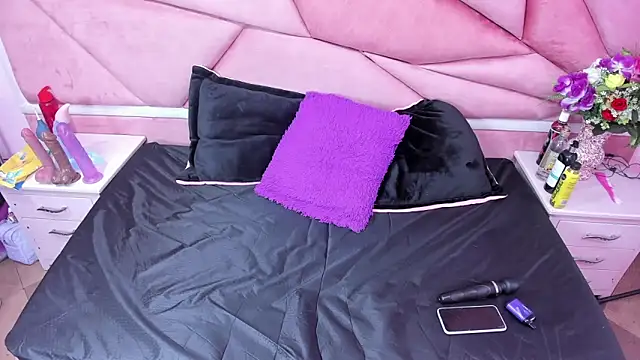 Snapshot of LilithCooperr_ chatting on 12/26/24, 08:21 LilithCooperr online show from 12/26/24, 08:21