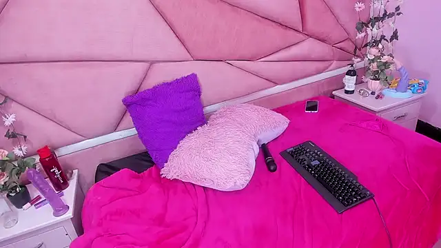 Snapshot of LilithCooperr_ chatting on 01/06/25, 12:27 LilithCooperr online show from 01/06/25, 12:27