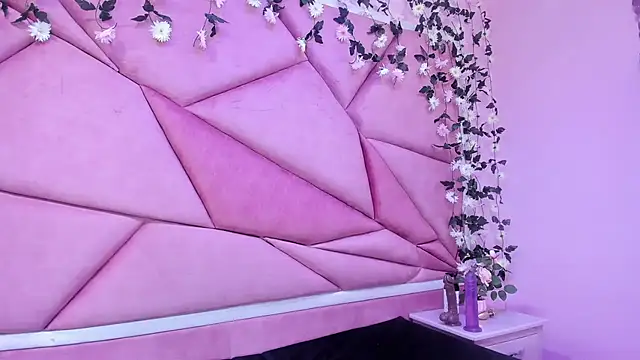 Snapshot of LilithCooperr_ chatting on 02/27/25, 11:37 LilithCooperr online show from 02/27/25, 11:37