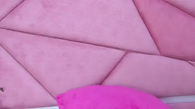 Snapshot of LilithCooperr_ chatting on 03/21/25, 01:02 LilithCooperr online show from 03/21/25, 01:02