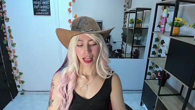 Snapshot of LilithCooperr_ chatting on 11/24/25, 10:31 LilithCooperr online show from 11/24/25, 10:31