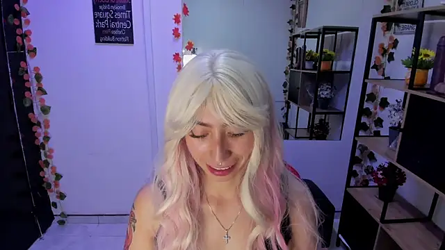 Snapshot of LilithCooperr_ chatting on 11/27/25, 10:45 LilithCooperr online show from 11/27/25, 10:45