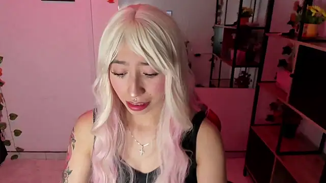 Snapshot of LilithCooperr_ chatting on 12/14/25, 05:07 LilithCooperr online show from 12/14/25, 05:07