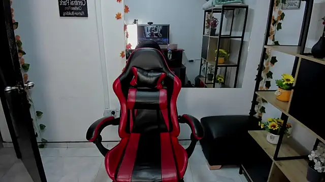 Snapshot of LilithCooperr_ chatting on 12/16/25, 10:26 LilithCooperr online show from 12/16/25, 10:26