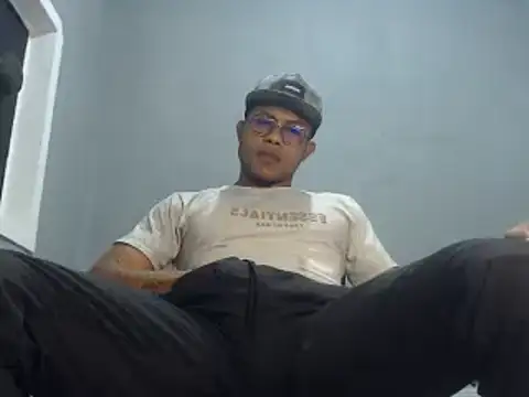 Snapshot of grandominantex1 chatting on 12/23/24, 05:17 grandominantex1 online show from 12/23/24, 05:17