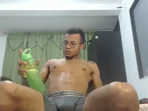 Snapshot of grandominantex1 chatting on 02/16/25, 02:09 grandominantex1 online show from 02/16/25, 02:09