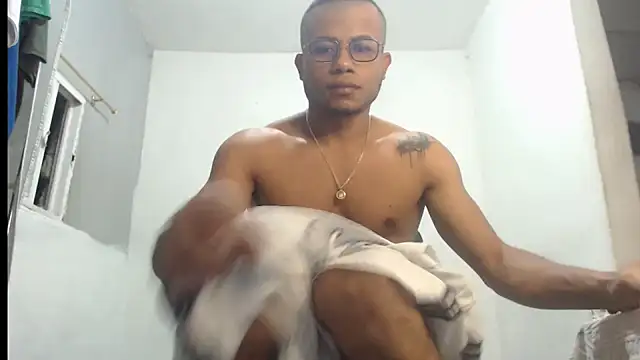 Snapshot of grandominantex1 chatting on 09/26/25, 01:20 grandominantex1 online show from 09/26/25, 01:20