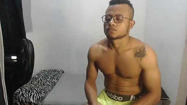 Snapshot of grandominantex1 chatting on 12/02/25, 08:08 grandominantex1 online show from 12/02/25, 08:08