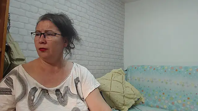 Snapshot of EmmaSquirt chatting on 12/26/24, 05:51 EmmaSquirt online show from 12/26/24, 05:51