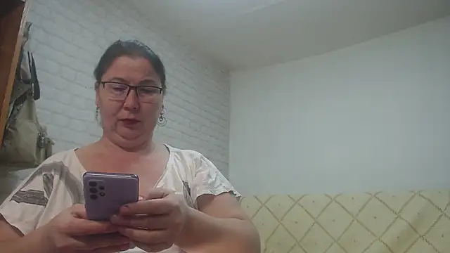 Snapshot of EmmaSquirt chatting on 02/13/25, 07:56 EmmaSquirt online show from 02/13/25, 07:56