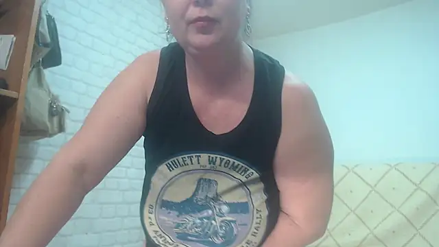 Snapshot of EmmaSquirt chatting on 02/13/25, 11:06 EmmaSquirt online show from 02/13/25, 11:06