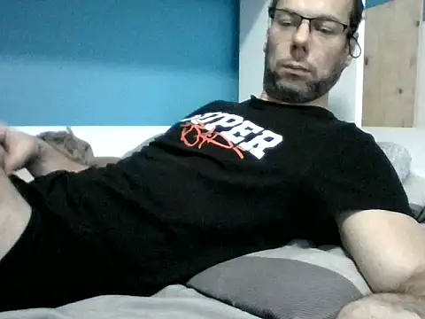 Snapshot of SEBIX-35 chatting on 11/24/25, 07:30 SEBIX-35 online show from 11/24/25, 07:30