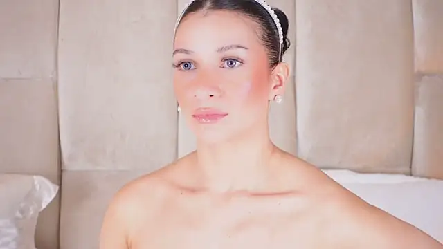 Snapshot of KiraKayleigh1 chatting on 03/07/25, 03:08 KiraKayleigh1 online show from 03/07/25, 03:08