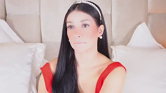 Snapshot of KiraKayleigh1 chatting on 03/08/25, 08:14 KiraKayleigh1 online show from 03/08/25, 08:14