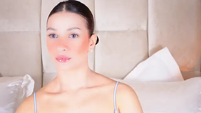 Snapshot of KiraKayleigh1 chatting on 03/20/25, 09:56 KiraKayleigh1 online show from 03/20/25, 09:56