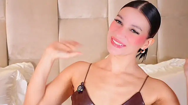 Snapshot of KiraKayleigh1 chatting on 09/20/25, 11:50 KiraKayleigh1 online show from 09/20/25, 11:50