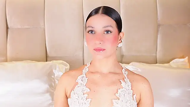 Snapshot of KiraKayleigh1 chatting on 11/30/25, 12:47 KiraKayleigh1 online show from 11/30/25, 12:47