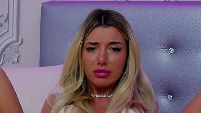 ClaraHazel online show from 01/08/25, 10:48