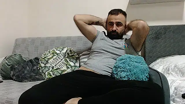 Snapshot of ivat80 chatting on 12/14/24, 05:47 ivat80 online show from 12/14/24, 05:47