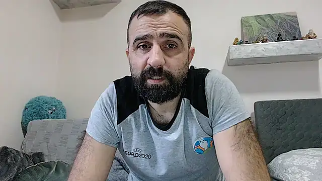 Snapshot of ivat80 chatting on 12/18/24, 06:53 ivat80 online show from 12/18/24, 06:53