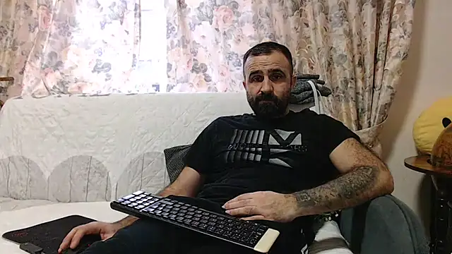 Snapshot of ivat80 chatting on 02/13/25, 03:14 ivat80 online show from 02/13/25, 03:14