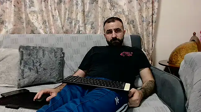 Snapshot of ivat80 chatting on 03/05/25, 05:29 ivat80 online show from 03/05/25, 05:29